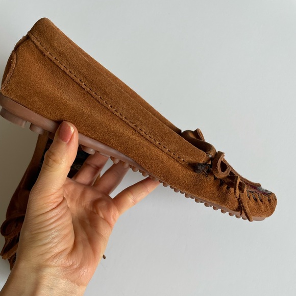 Minnetonka slip on suede shoes - Picture 10 of 12